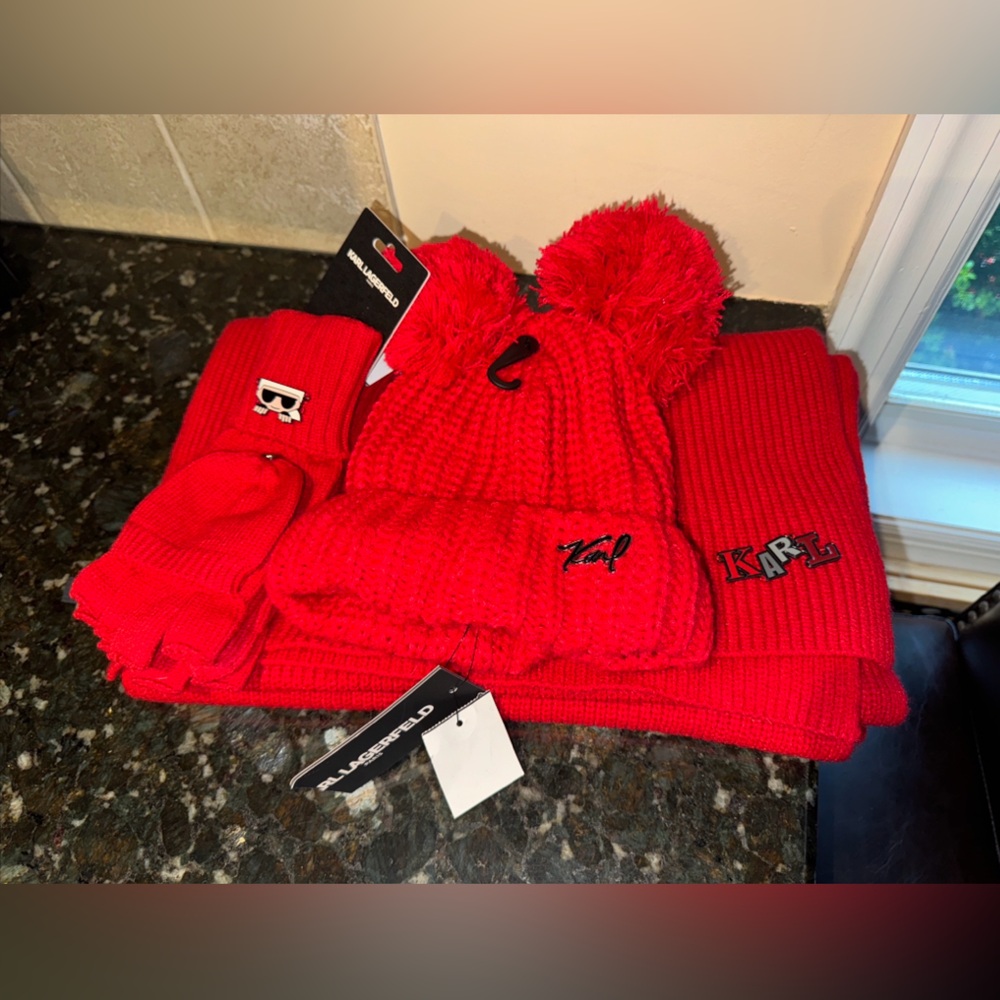 KARL LAGERFELD Red Charms Hat Scarf‎ Gloves Pom Pom